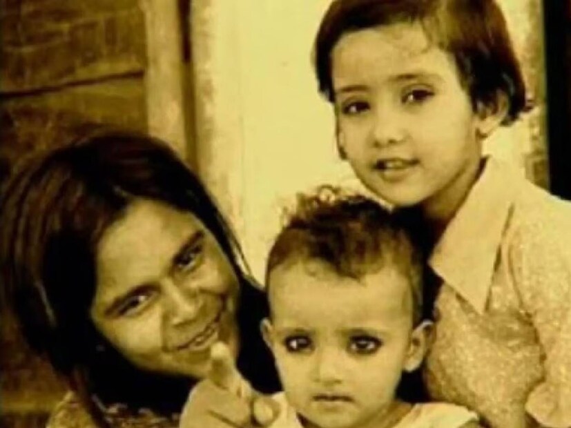 ১৯৯১ সালে সুভাষ ঘাইয়ের ‘সওদাগর’ দিয়ে চলচ্চিত্র জগতে আত্মপ্রকাশ করেছিলেন। ছবিটি ছিল সুপারহিট। প্রথম ছবির পর থেকেই আর ফিরে তাকাতে হয়নি অভিনেত্রীকে। বলিউডের পরবর্তী সুপারস্টার হিসেবে প্রতিষ্ঠিত হয়ে যান তিনি।