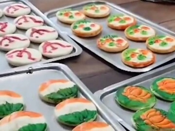 ঘাসফুল, পদ্মফুল, কাস্তে হাতুড়ি...মিষ্টির দোকান তৈরি প্রতীক স্পেশাল সন্দেশ নিয়ে ঘাসফুল, পদ্মফুল, কাস্তে হাতুড়ি...মিষ্টির দোকান তৈরি প্রতীক স্পেশাল সন্দেশ নিয়ে