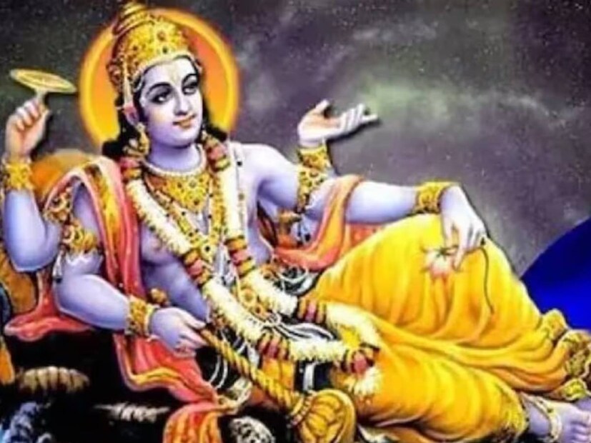 দেবশয়নী একাদশী - আষাঢ় মাসের শুক্লপক্ষের দেবশয়নী একাদশী ২০২৪ সালের ১৭  জুলাই। দেবশয়নী একাদশীর দিন থেকে ভগবান বিষ্ণু ৪ মাসের জন্য যোগ নিদ্রায় যান এবং ভগবান শিবের কাছে সৃষ্টির দায়িত্ব অর্পণ করেন। বিশ্বাস করা হয় যে দেবশয়নী একাদশীর উপবাস করলে দুর্ঘটনার সম্ভাবনা এড়ানো যায়। পরিবারে সুখ ও সমৃদ্ধি আসে।