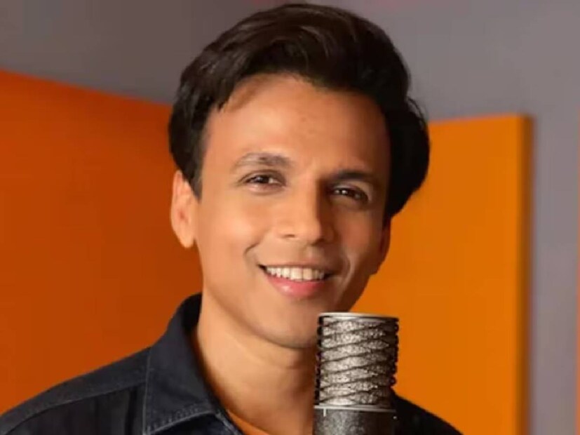 সব ধরনের লাইভ শো করেন অভিজিৎ। বড় শো থেকে শুরু করে পারিবারিক-কর্পোরেট শো সবই করেন তিনি। অভিজিৎ জানান, একজন শিল্পী হিসেবে প্রত্যেকেরই কিছু করার অপার সম্ভাবনা থাকা উচিত। গায়ক হওয়ার কারণে তিনি বেশিরভাগ সময়ই মঞ্চে কাটিয়েছেন। অভিজিতের সম্পদ সম্পর্কিত তথ্যের সত্যতা যাচাই নিউজ18 বাংলা করেনি।  