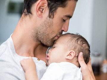 কম বয়সের পিতৃত্বে হতে পারে হার্টের সমস্যা, বাবা হওয়ার ‘আদর্শ’ বয়স কোনটা? জানেন