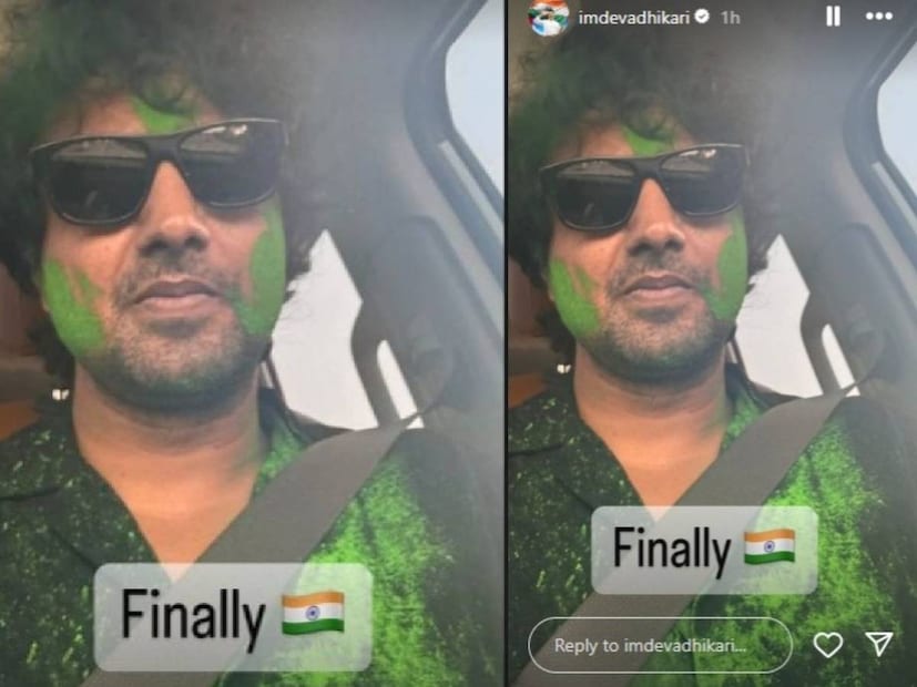 আবিরমাখা ছবি দিয়ে দেব লিখেছেন ‘ফাইনালি’। বাংলা তর্জমা করলে যার অর্থ দাঁড়ায় ‘অবশেষে’। সঙ্গে ভারতের জাতীয় পতাকার একটি ইমোজি জুড়ে দিয়েছেন সাংসদ।
