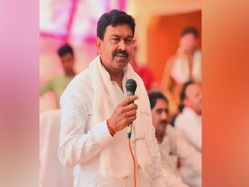 অজয় মিশ্র টেনি: বিক্ষোভরত কৃষকদের গাড়ির চাকায় পিষে মেরে ফেলার কথা মনে আছে? স্থান ছিল উত্তরপ্রদেশের লখিমপুর৷ সেই বিতর্কিত লখিমপুরের খেরি ঘটনায় জড়িত কেন্দ্রীয় স্বরাষ্ট্র প্রতিমন্ত্রী অজয় মিশ্র টেনিকেও এবারে ব্রাহ্মণ ভোটের অঙ্ক মাথায় রেখে ভোট দিয়েছিল বিজেপি৷ সেই টেনিও হেরেছেন সমাজবাদী পার্টির উৎকর্ষ ভার্মার কাছে৷ ৩৪,৩২৯ ভোটে।