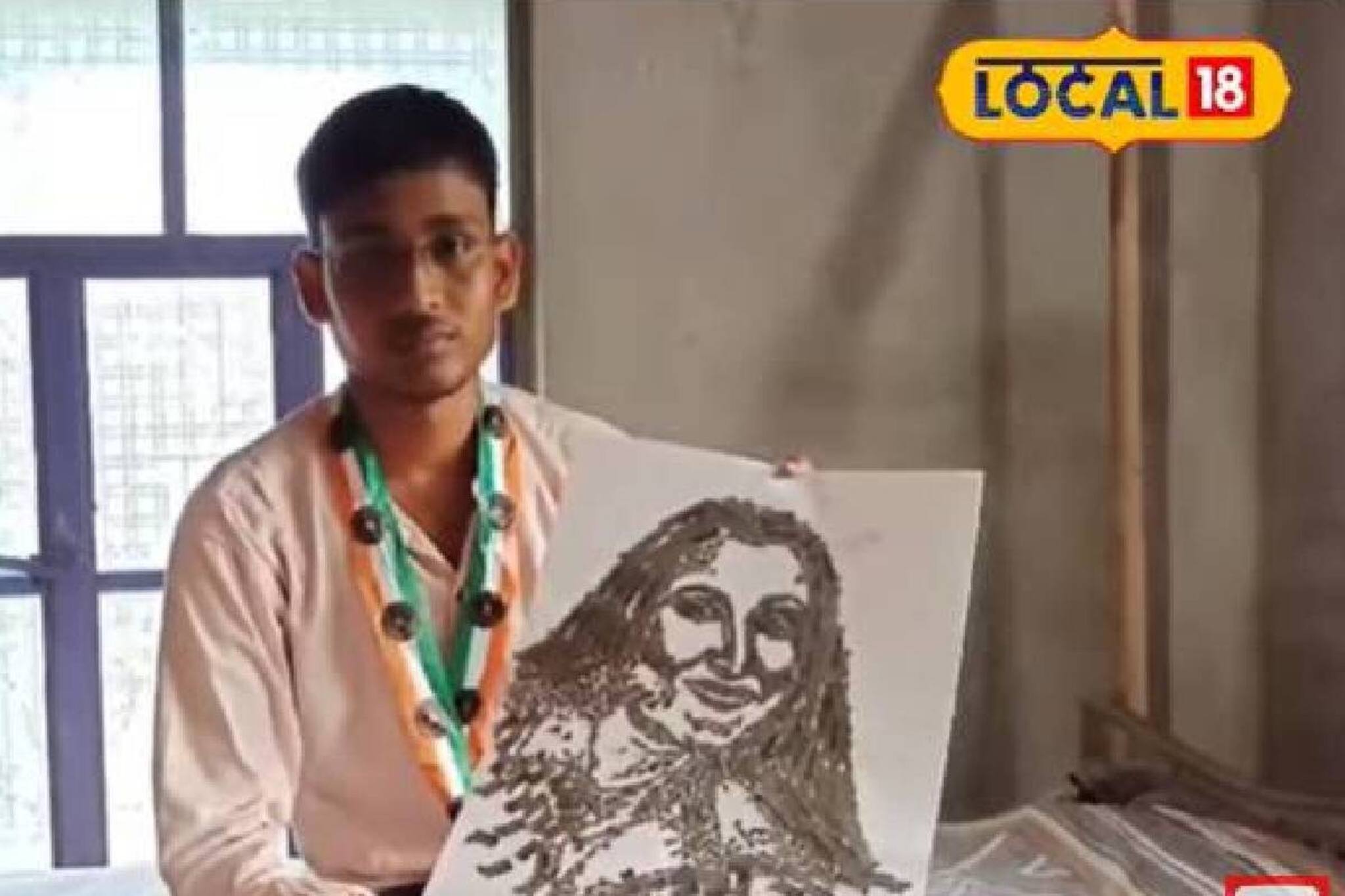 ফেলে দেওয়া ব্লেডের টুকরো দিয়ে ছবি! যুবকের প্রতিভা চমকে দেওয়ার মতো