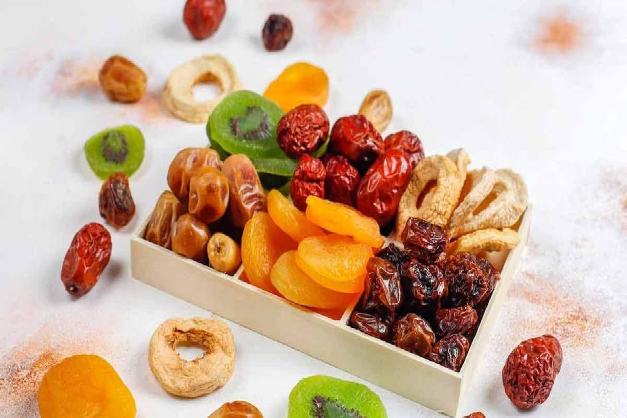 দুধে মেশান এই শুকনো ফল! বুড়ো বয়সেও বলে বলে গোল দেবে যৌবন... কোলস্টেরলের রামবাণ