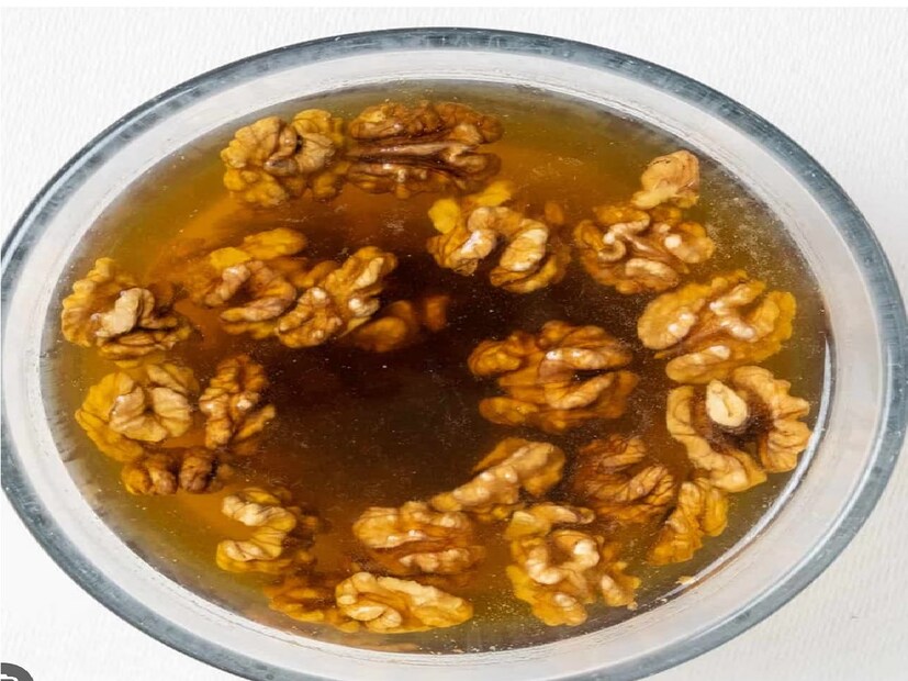 তবে আখরোট বা ওয়ালনাট ৮ ঘণ্টা ভেজালেই যথেষ্ট।