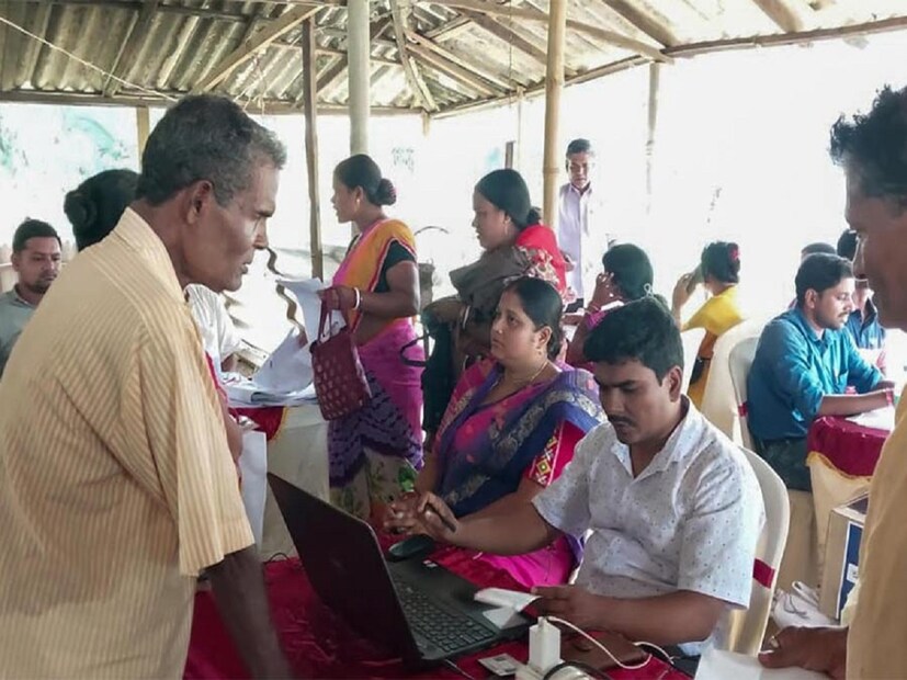 রাজ্য সরকারের তরফ থেকে বছরের বিভিন্ন সময় বিভিন্ন ধরনের সরকারি প্রকল্প চালু করা হয়ে থাকে। এইবার বাড়ানো হল এক বিশেষ ভাতার প্রাপকদের সংখ্যা। এতে উপকার পাবেন রাজ্যের লক্ষ লক্ষ মানুষ।