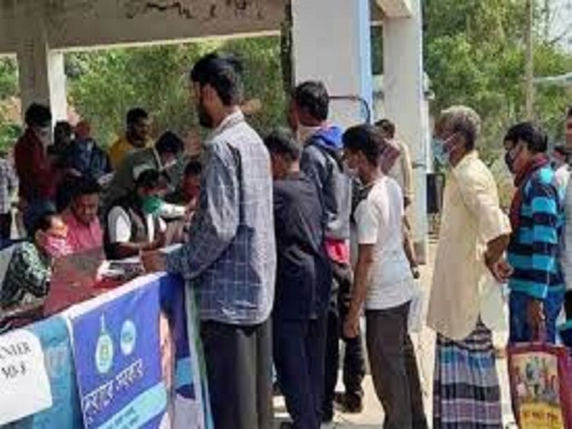 বার্ধক্য ভাতা প্রকল্পে যে সকল উপভোক্তারা টাকা পান তাদের ১ হাজার টাকার মধ্যে ৬০ থেকে ৮০ বছর বয়সী উপভোক্তাদের ২০০ টাকা এবং ৮০ বছরের ঊর্দ্ধের উপভোক্তাদের ৩০০ টাকা করে দেয় কেন্দ্র। বাকি টাকা দিয়ে থাকে রাজ্য সরকার।