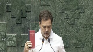 শপথ নিচ্ছেন রাহুল গান্ধি৷ 