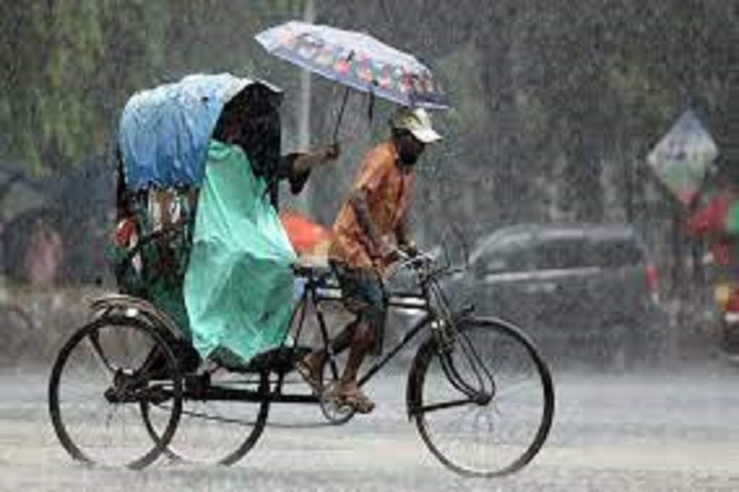 কলকাতা হাওড়া হুগলি ছাড়া বাকি জেলাতে সোমবার বজ্রবিদ্যুৎ-সহ ঝড়-বৃষ্টির প্রবল সম্ভাবনা। তবে সুখবর হল, আগামী তিন চার দিনের মধ্যেই বর্ষামঙ্গল ও দক্ষিণবঙ্গে।