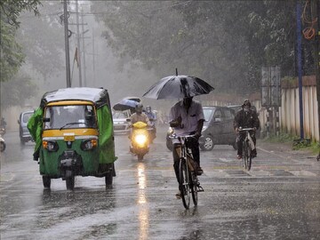 তুমুল বৃষ্টিতে ভাসবে দক্ষিণবঙ্গ! অতি ভারী বর্ষণ কোন কোন জেলায়, চলবে কতদিন?