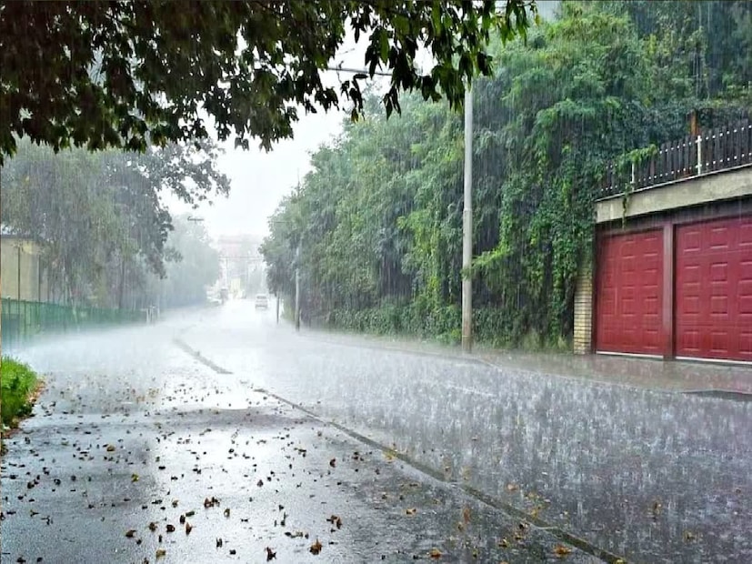 *উত্তর-পশ্চিম ভারত থেকে পূর্ব ভারত পর্যন্ত হিট ওয়েব পাথ তৈরি হয়েছে। ৪২-৪৪ ডিগ্রি সেলসিয়াস তাপমাত্রা থাকবে মধ্যপ্রদেশ, বিদর্ভ, হরিয়ানা, চন্ডিগড়, দিল্লি এবং উত্তর প্রদেশের কিছু অংশে। ৪০-৪২ ডিগ্রি সেলসিয়াস তাপমাত্রা থাকবে ওড়িশা, ছত্তিশগড় এবং গুজরাতে। হিট ওয়েব বা তাপপ্রবাহের পরিস্থিতি থাকবে মধ্যপ্রদেশ, ঝাড়খণ্ড, পঞ্জাব, হরিয়ানা, বিহার এবং ওড়িশায়। ফাইল ছবি। 