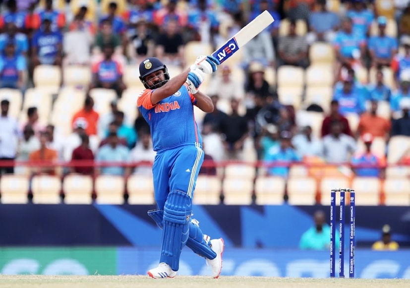 একদিনের সিরিজে শ্রীলঙ্কার স্পিন সহায়ক পিচে ভারতীয় ব্যাটাররা সফল হতে পারছেন না। তারকা খোচিত ব্যাটিং লাইনে একমাত্র সফল হলেন অধিনায়ক রোহিত শর্মা। প্রথম ম্যাচে ৪৭ বলে ৫৮ ও দ্বিতীয় ম্যাচে ৪৪ বলে ৬৪ করেন রোহিত।