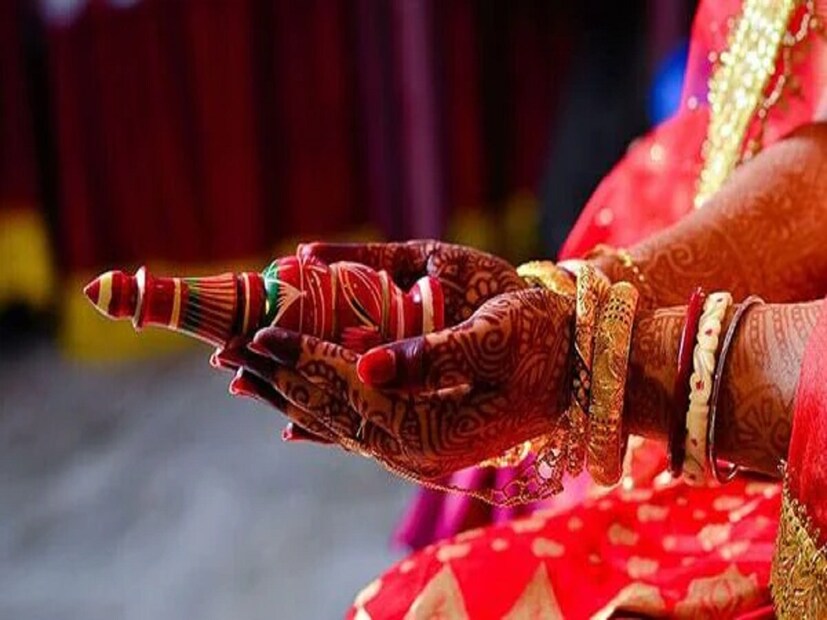 পশ্চিমবঙ্গ সরকার ‘দুয়ারে সরকার’ অভিযানের অন্যতম কর্মসূচি হিসেবে ঠিক করেছে যে, রাজ্য সরকারের তরফে দেওয়া সমস্ত রকম প্রকল্পের আবেদন ঠিক কোন পরিস্থিতিতে রয়েছে, তা এবার জানতে পারবেন আবেদনকারী নিজেই। এর জন্য সাহায্য নিতে হবে ইন্টারনেটের। ‘রূপশ্রী’ প্রকল্পও সেই তালিকা থেকে বাদ নেই।