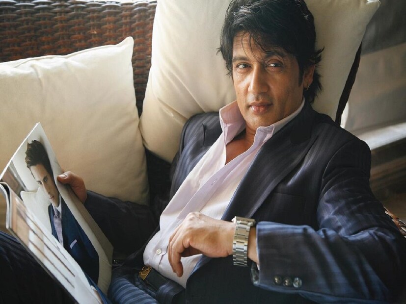 প্রথম ছবি পেতে খুব বেশি পরিশ্রম করতে হয়নি শেখরের, নিজে সেকথা উল্লেখ করেছিলেন৷  
