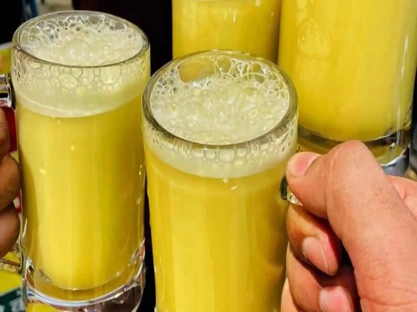 এছাড়া এতে ফাইবারও থাকে প্রচুর পরিমাণে। যা পরিপাক তন্ত্রকে সুস্থ রাখতে সহায়ক। গরমের দিনে আখের রস পানের একাধিক উপকারিতা দেখে নেওয়া যাক। Photo- Representative 