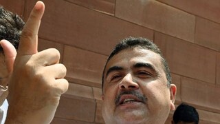 দুই বিধায়কের শপথ জট আবহে বোসের পাশে থেকে মুখ্যমন্ত্রীকেও খোঁচা শুভেন্দু অধিকারীর দুই বিধায়কের শপথ জট আবহে বোসের পাশে থেকে মুখ্যমন্ত্রীকেও খোঁচা শুভেন্দু অধিকারীর