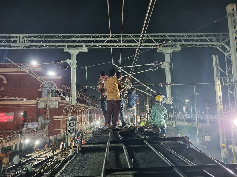 মেন শাখা (শিয়ালদহ - ব্যারাকপুর, নৈহাটি, কল্যাণী সীমান্ত, রানাঘাট, শান্তিপুর, গেদে, কৃষ্ণনগর, বর্ধমান, কাটোয়া) এবং ডানকুনি শাখার (শিয়ালদহ - ডানকুনি এবং বারুইপাড়া) ট্রেনগুলো  দমদম পর্যন্ত গিয়ে আবার আপ এ ফিরে আসবে।