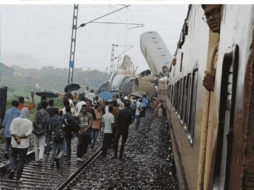 ট্রেন দুর্ঘটনার পর রাঙাপানি স্টেশনে এই মুহূর্তে কী চলছে? মৃতের সংখ্যা বেড়ে ১০ ট্রেন দুর্ঘটনার পর রাঙাপানি স্টেশনে এই মুহূর্তে কী চলছে? মৃতের সংখ্যা বেড়ে ১০