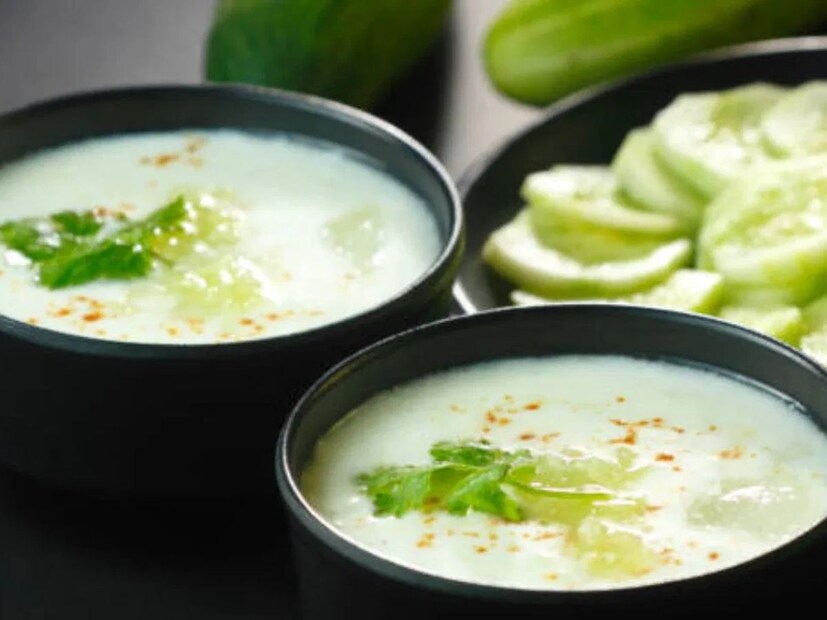 দইয়ে ভাজা জিরে খাওয়ার ৫টি আশ্চর্যজনক উপকারিতা আছে-পেটের জন্য উপকারী: ডায়েটিশিয়ান রিতু ত্রিবেদী বলেন, দই ও ভাজা জিরের মিশ্রণ পেটের জন্য খুবই উপকারী। তাই পেটে ব্যথা, গ্যাস, কোষ্ঠকাঠিন্য, বদহজম বা ক্ষুধামন্দার সমস্যা থাকলে দইয়ের সঙ্গে ভাজা জিরে মিশিয়ে খান। এতে করে পেট অবশ্যই শীতলতা পাবে। উপরন্তু, খিদে বাড়বে এবং খাবার দ্রুত হজম হবে।
