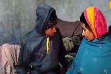 একমাত্র সন্তানকে বাঁচাতে মরিয়া অসহায় মা! ভিডিও চোখ জল চলে আসবে
