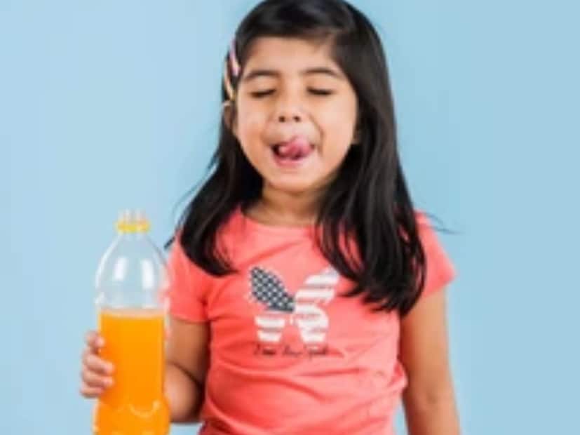 ঠান্ডা পানীয়তে উপস্থিত চিনি এবং অ্যাসিড দাঁতের এনামেলকে দুর্বল করে দিতে পারে, যা দাঁতের ক্ষয় এবং ব্যথার কারণ হতে পারে।