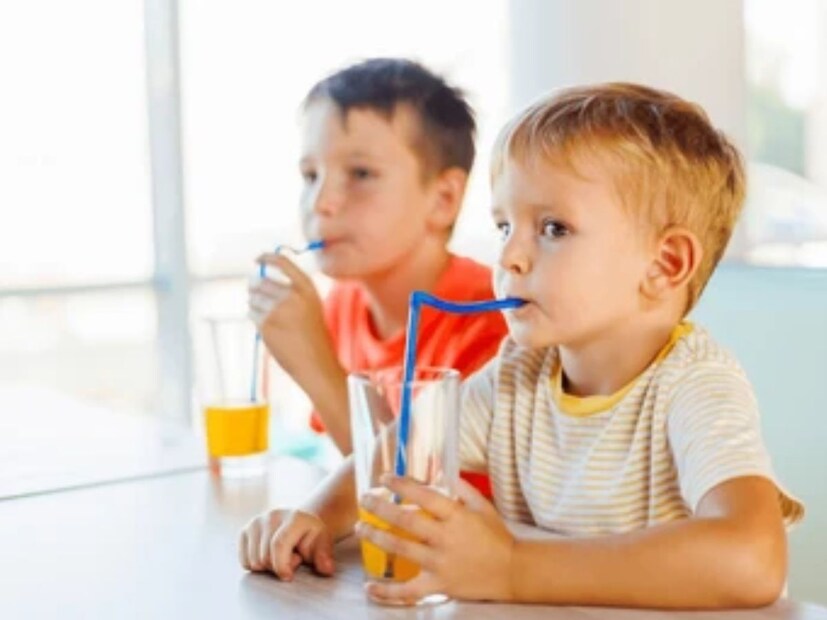 কোল্ড ড্রিংকগুলিতে অতিরিক্ত পরিমাণে চিনি থাকে, যা শিশুদের স্থূলতার ঝুঁকি বাড়ায়। বাচ্চাদের অত‍্যধিক ওজন বাড়ে। এছাড়াও, এগুলিতে কোনও পুষ্টি উপাদান থাকে না, যার কারণে শিশুরা প্রয়োজনীয় ভিটামিন এবং খনিজগুলির ঘাটতিতে ভুগতে পারে।