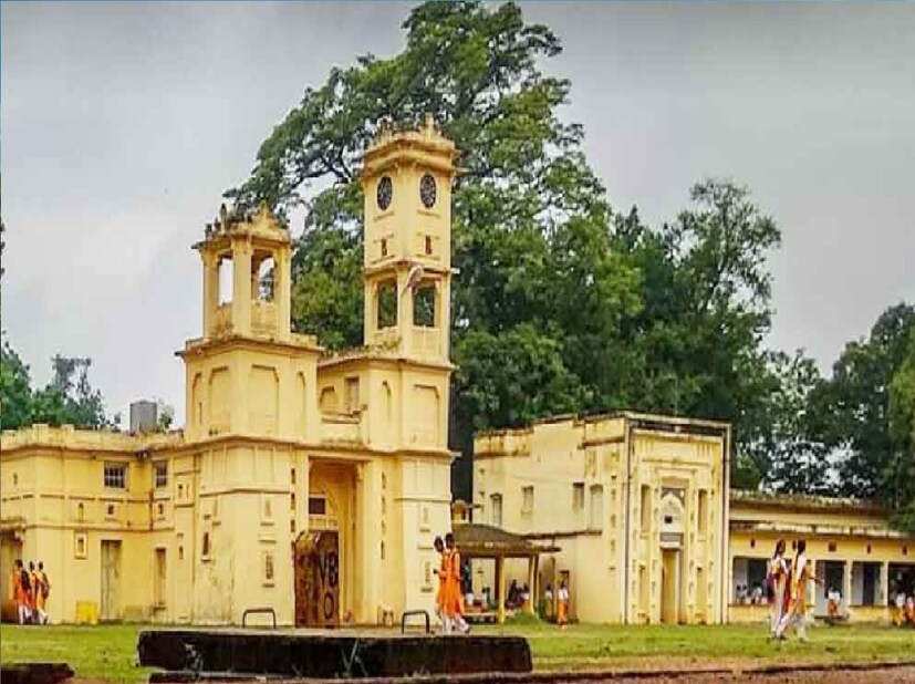 *উদ্দেশ্যের জন্য NCTE দ্বারা প্রণীত নির্দেশিকা অনুসারে CBSE দ্বারা পরিচালিত কেন্দ্রীয় শিক্ষক যোগ্যতা পরীক্ষা (উচ্চ প্রাথমিক স্তর) (CTET) পাস। বিভিন্ন রাজ্য দ্বারা পরিচালিত শিক্ষক যোগ্যতা পরীক্ষা (উচ্চ প্রাথমিক স্তর)। বাংলা/ইংরেজি/হিন্দিতে কাজের জ্ঞান। সর্বোচ্চ বয়সসীমা ৩৫ বছর।কম্পিউটার অ্যাপ্লিকেশনের জ্ঞান থাকা প্রয়োজন। একজন অতিথি শিক্ষকের পারিশ্রমিক সর্বোচ্চ ১২০০০ টাকা। যার জন্য প্রতি মাসে কমপক্ষে ৮০টি ক্লাস নিতে হবে। সংগৃহীত ছবি।