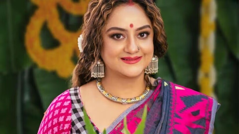 ১০ এবং ১১ জুন সে দেশেই শ্যুট হবে ডিজিটাল শো ‘সুদীপার সংসার’-এর। ৮ তারিখ সেই শো-এর লঞ্চ ঢাকাতেই। তার মাঝে ৯ তারিখ প্রদর্শনীও রয়েছে সুদীপার।