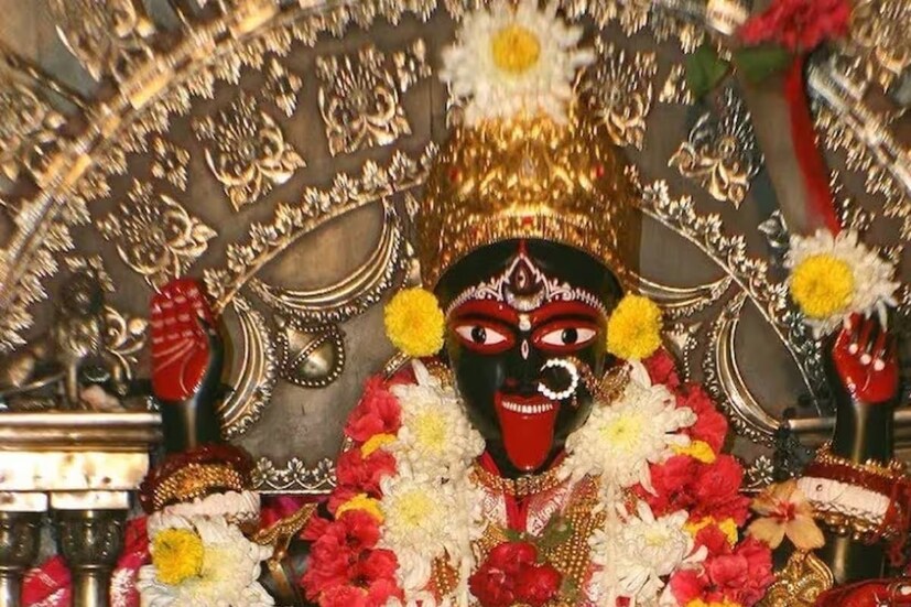 বলা হয়, এই পুজো নিষ্ঠা ভরে করলে জীবন থেকে অশুভ ফল দূর হয় মা কালীর কৃপায়। 