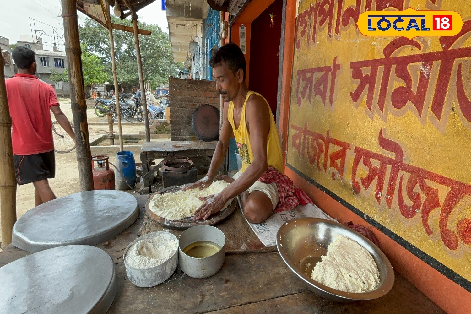 বংশপরম্পরায় এখনও অগ্রদ্বীপে তৈরি হচ্ছে ছানার জিলিপি। তবে এত জনপ্রিয় এই মিষ্টি অর্থাৎ ছানার জিলিপির দাম আজও মাত্র পাঁচ টাকা।