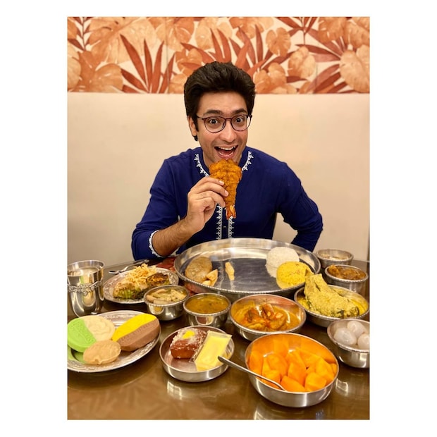 ঋদ্ধিমা ছবিগুলি পোস্ট করে লিখেছেন, ‘আজ জামাইষষ্ঠী, যেদিন জামাই পায় রাজার মতো আদর। পরিবারের সঙ্গে একজোট হয়ে আনন্দ করার দিন। এক ঘর ভালবাসা, হাসি। মা, তোমায় মিস করছি।’