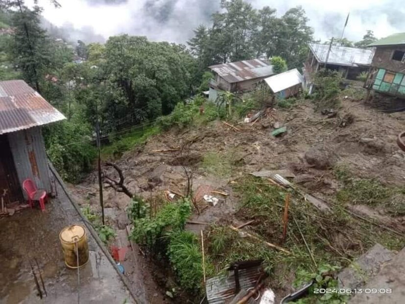 পর্যটন ব্যবসায়ী সম্রাট সান্যালের কথায়, 'এখনও পর্যন্ত উত্তর সিকিমে যোগাযোগ ব্যবস্থা ব্যাহত হওয়ায় অনেক পর্যটক ওখানে আটকে রয়েছে আমরা সরকারের সঙ্গে কথা বলে সমস্ত রকম ব্যবস্থা দেওয়ার চেষ্টা করছি।'