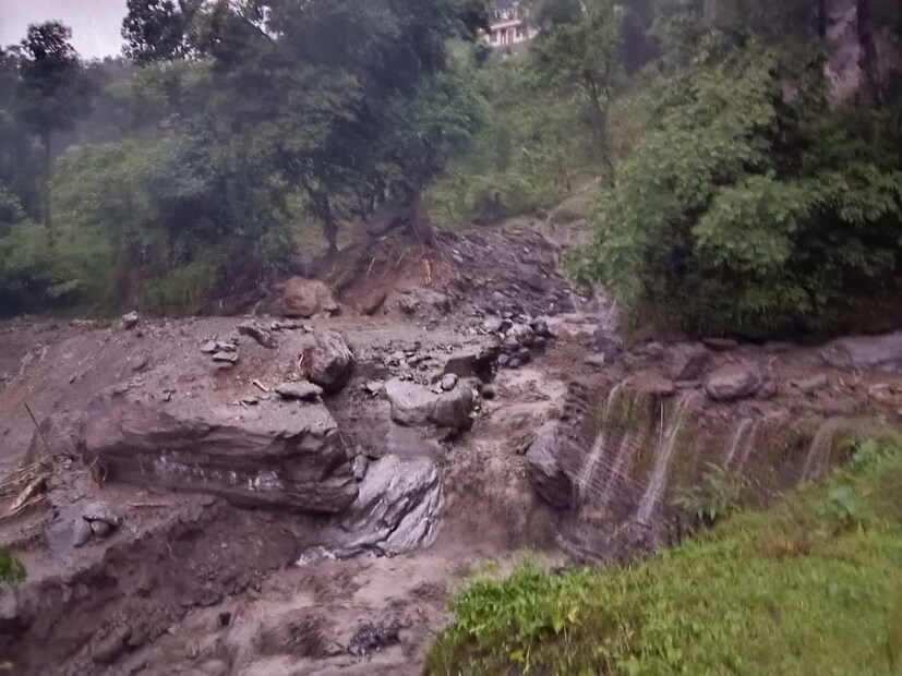পরিস্থিতি মোকাবিলায় এখনই দীর্ঘমেয়াদী পরিকল্পনা করে কাজ শুরু করে দেওয়ার দাবি তুলছেন পর্যটন ব্যবসায়ীরা। Input- Anirban Roy