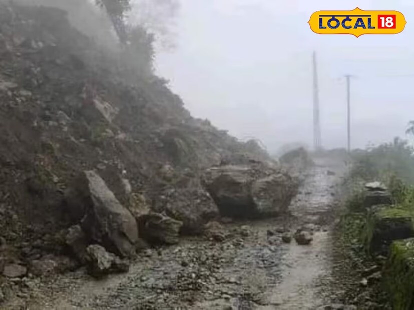 এদিকে এখনও পাহাড়জুড়ে অবিরাম বৃষ্টি হয়েছে জের। জল বাড়ল মহানন্দা নদীতেও। তবে বিপদসীমা এখনও অতিক্রম করেনি। অবিরাম বৃষ্টির জেরে জলস্রোতে ভেসে গেল ডুডুয়া নদীর উপরে থাকা বাঁশের সাঁকো।