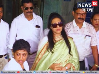 ইডি দফতরের বাইরে ঋতুপর্ণা সেনগুপ্ত