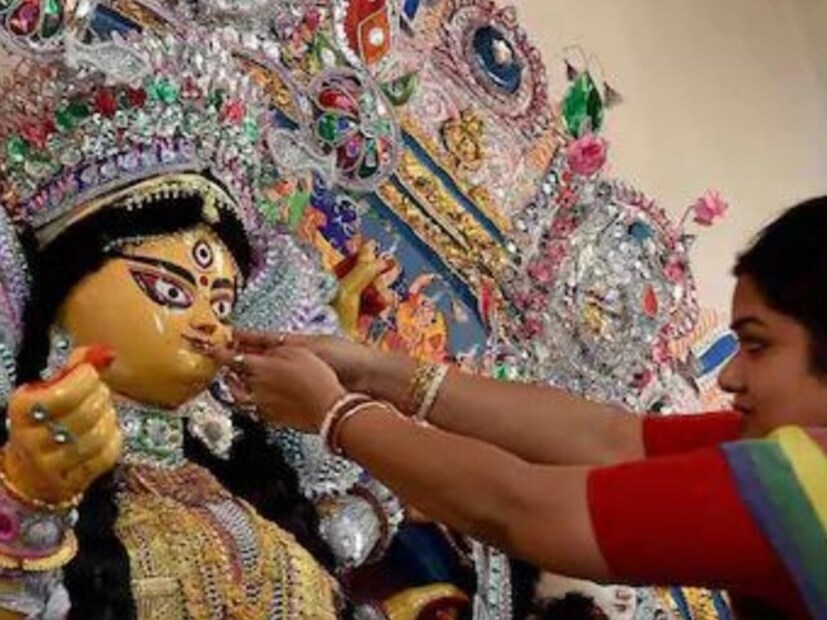 পণ্ডিত হিতেন্দ্রকুমার শর্মা জানান, জ্যোতিষ মতে বিশ্বাস, গজে দেবীর আগমন বা গমন হলে পৃথিবী শস্যশ্যামলা হয়ে ওঠে৷