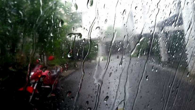 এমনকী রিজার্ভ ডে বেশ ভালই বৃষ্টির সম্ভাবনা রয়েছে। বেশিরভাগ সময় আকাশ মেঘলা থাকবে। সকালের দিকে ঝোড়ো বাতাস বইতে পারে। একইসঙ্গে বিকেলের দিকে ঝড়-বৃষ্টি সহ কয়েক পশলা বৃষ্টি হওয়ার পূর্বাভাস রয়েছে। এছাড়া ফাইনালের জন্য দুদিনই ১৯০ মিনিট করে অতিরিক্ত সময় বরাদ্দ করা হয়েছে।