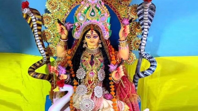 অনেক পরিবারে শ্রাবণ সংক্রান্তি বা শ্রাবণমাসের শেষ দিনও মনসাপুজোর রীতি প্রচলিত। 