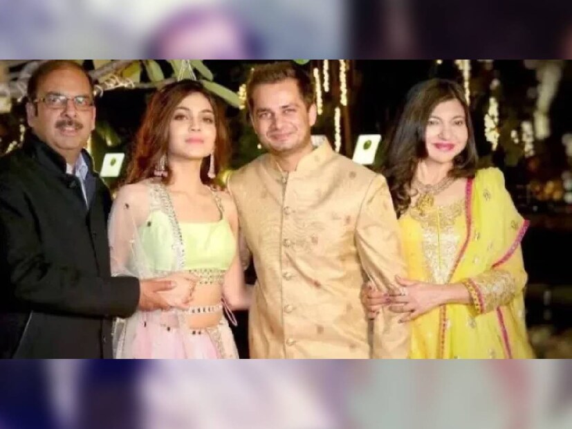গায়িকা চিরকালই তাঁর ব্যক্তিগত জীবন গোপন রাখতে পছন্দ করেন। ইয়াগনিক এবং তাঁর স্বামী নীরজ কাপুরের এক মেয়ে সাইশা। তিনি বিয়ে করেছেন অমিত দেশাইকে। সম্প্রতি জটিল রোগ ধরা পড়েছে অলকার।