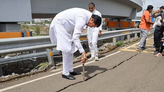 অটল সেতুতে ফাটল? অটল সেতুতে ফাটল?