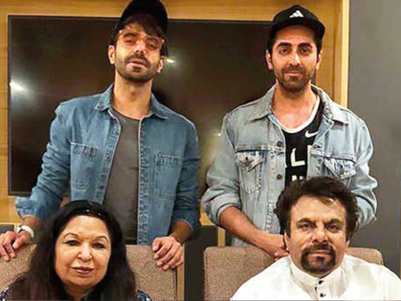 স্কুলের পর্ব শেষ করে অপারশক্তি এবং তাঁর দাদা আয়ুষ্মান যখন কলেজে ভর্তি হয়েছিলেন, তখন তাঁদের বাবা কী বলেছিলেন, তা মনে করে অপারশক্তি জানান, “ওই সময় বাবা বলেছিলেন যে, তোমরা যদি বাইরে বেরিয়ে পার্টি করতে চাও, তাহলে আর বাড়ি ফিরবে না।’’