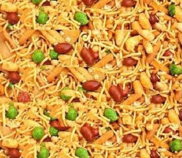 •মূলত চানাচুর তৈরি হয় বেসন দিয়ে৷