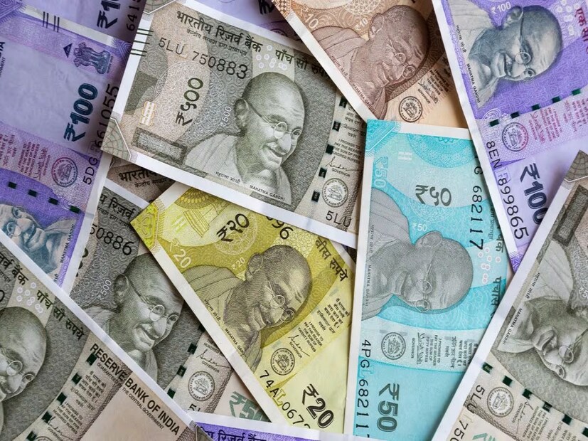 IDBI উৎসব FD স্কিম ৩৭৫ দিন -IDBI ব্যাঙ্ক সিনিয়র সিটিজেনদের ৩৭৫ দিনের উৎসব FD-তে ৭.৬০% সুদ দিচ্ছে৷ একই সময়ে, এটি নিয়মিত গ্রাহক, এনআরআই এবং এনআরও গ্রাহকদের ৩৭৫ দিনের এফডি-তে ৭.১০% সুদ দিচ্ছে। ব্যাঙ্ক এই FD-তে অকাল প্রত্যাহার বা টাকা বন্ধ করার বিকল্পও দেয়।