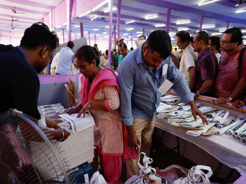 ভোট শেষ হওয়ার পরপরই বুথে উপস্থিত প্রতিটি প্রার্থীর পোলিং এজেন্টদের ফর্ম 17 সি প্রদান করা হয়। এর ফলে প্রার্থীদের কাছে মোট পড়া ভোটের সংখ্যার সঠিক এবং তাৎক্ষণিক রেকর্ড থাকে।