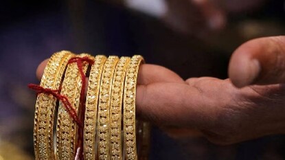 সোনার দোকানে ডাকাতি। সোনার দোকানে ডাকাতি।