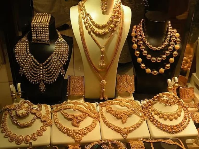 বিশ্বে সবচেয়ে বেশি সোনা উৎপাদিত হয় চিনের খনি থেকে। তবে সোনা মজুতের দিক থেকে তারা রয়েছে ষষ্ঠ স্থানে। রয়েছে। চিনের কাছে মোট ২,২৩৫,৩৯ টন সোনা মজুত রয়েছে। এর মূল্য ধরা হয়েছে ১৪৯,৩৭৪.৬১ মিলিয়ন ডলার।