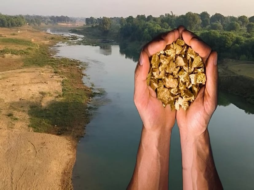পূর্বপুরুষরা বলেন, প্রায় ৭০-৮০ বছর আগে এই নদীতে বেশি সোনার কণা বের হত। তাই এই নদীর নাম হয় স্বর্ণরেখা। কিন্তু এখন এখানে সোনার কণার সংখ্যা অনেক কমে গিয়েছে। এখন প্রতি মাসে এক বা দুই কণা সোনা দেখা যায়।