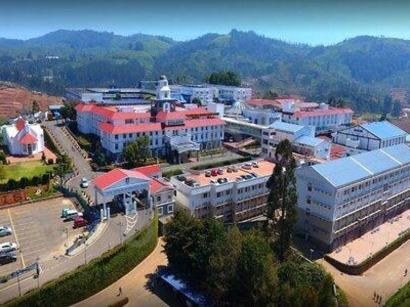 গুড শেফার্ড ইন্টারন্যাশনাল স্কুল, উটি- এডুকেশন ওয়ার্ল্ড ইন্ডিয়া স্কুল র‍্যাঙ্কিংয়ে বিশেষ স্থান অধিকার করে রেখেছে গুড শেফার্ড ইন্টারন্যাশনাল স্কুল। স্কুলের বার্ষিক ফি প্রায় ৭,০০,০০০ থেকে ১২,০০,০০০ টাকা।