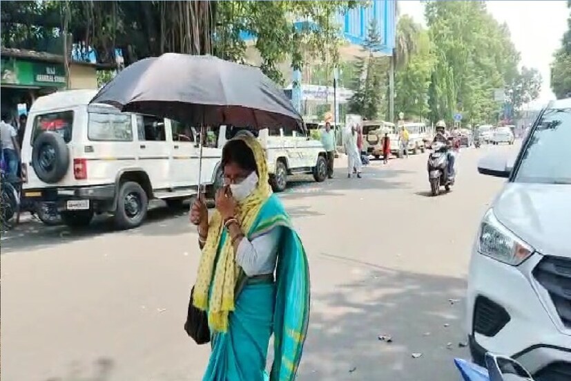 আলিপুর হাওয়া অফিসে রিপোর্টে জানা যায়, কলকাতা-সহ দক্ষিণবঙ্গের জেলায় জেলায় তাপমাত্রা বাড়ছে। চলতি উইকেন্ডে ভরা বসন্তে দাবদাহে পুড়বে দক্ষিণবঙ্গ। উইকেন্ডে বাঁকুড়া, বীরভূম, পশ্চিম মেদিনীপুর ও পশ্চিম বর্ধমান জেলায় তাপপ্রবাহের সতর্কতা।